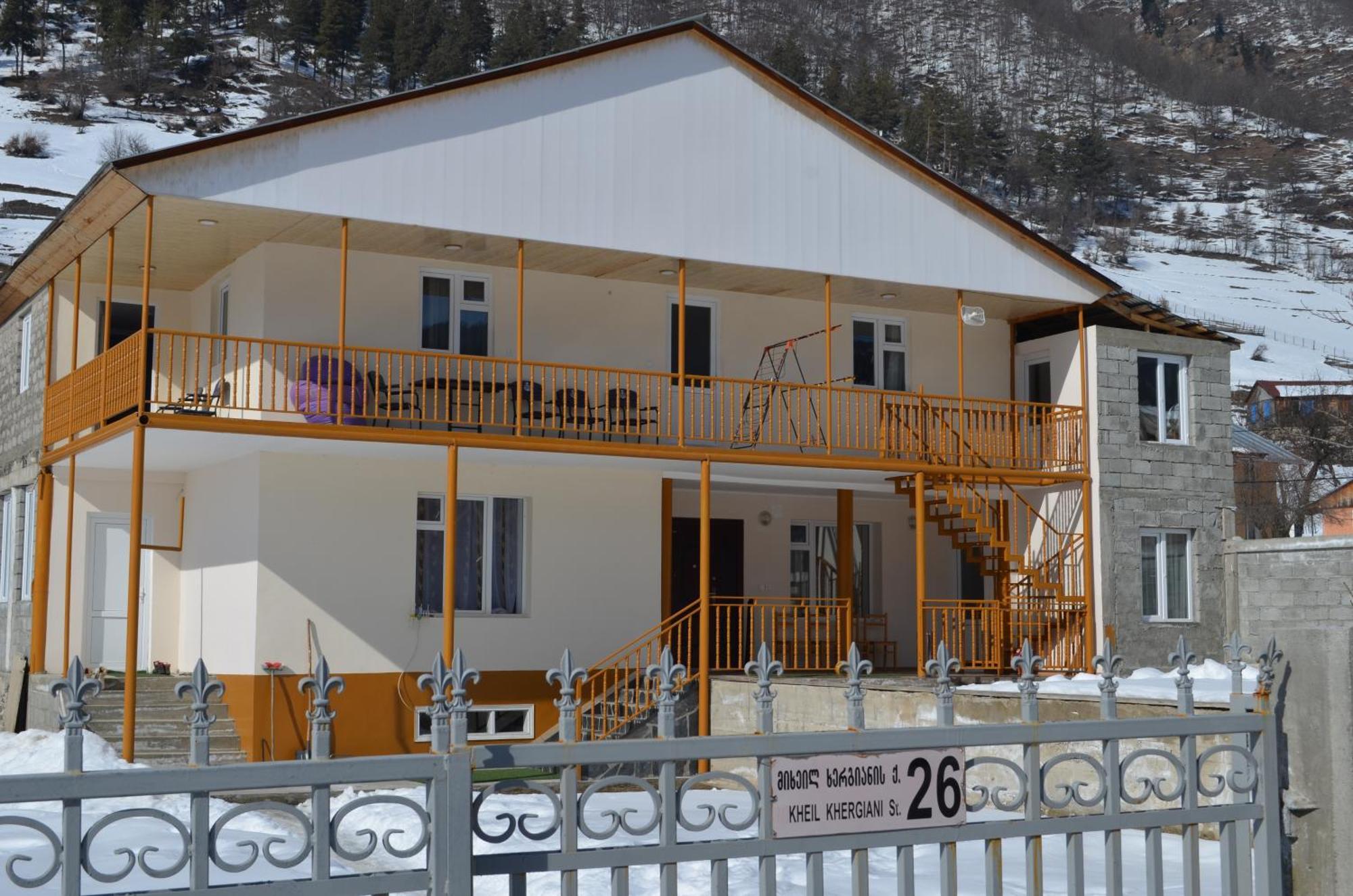 Guesthouse Qarim Mestia Esterno foto