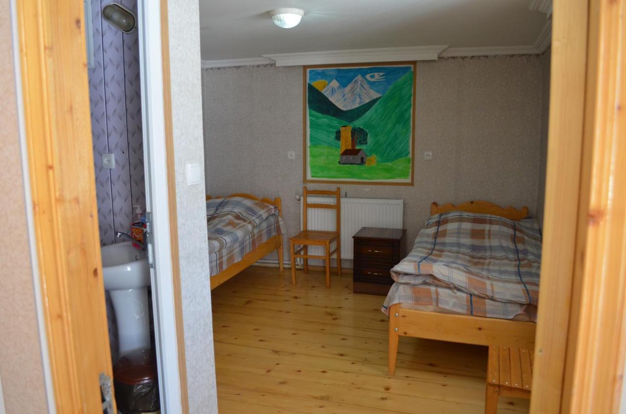Guesthouse Qarim Mestia Esterno foto